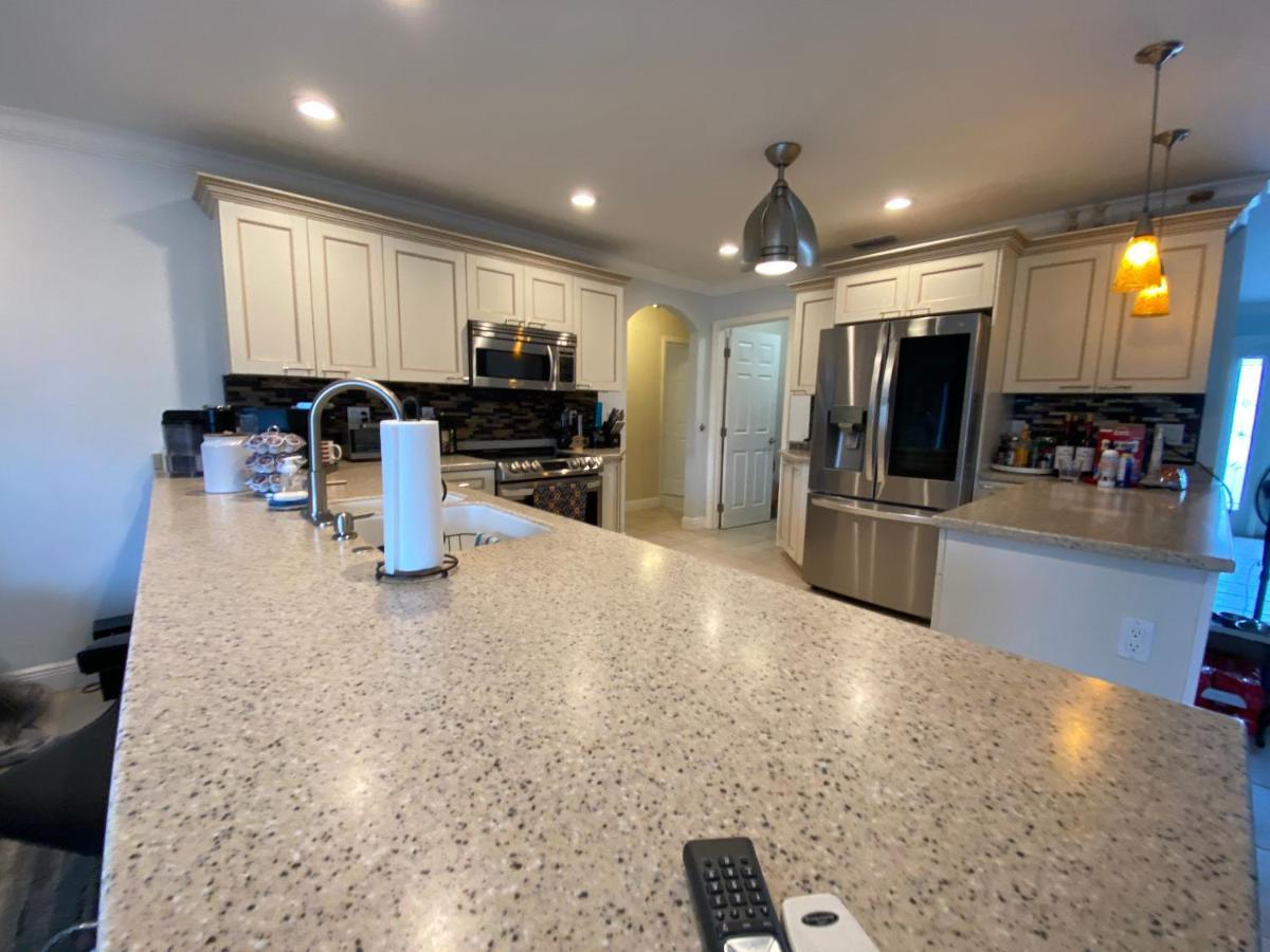 This Homestay Oasis Is The Cape'S Best Place To Stay Cape Coral Exteriör bild